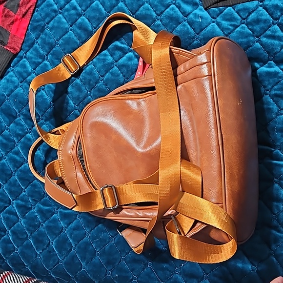 Back pack - Picture 2 of 4